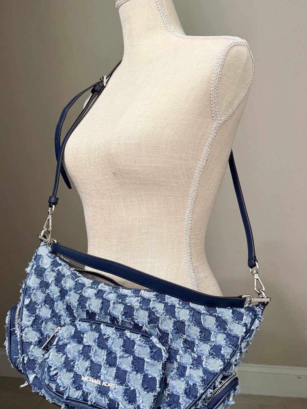 Michael Kors Frayed Denim Patchwork Shoulder Bag in Blue - Picture 4 of 16